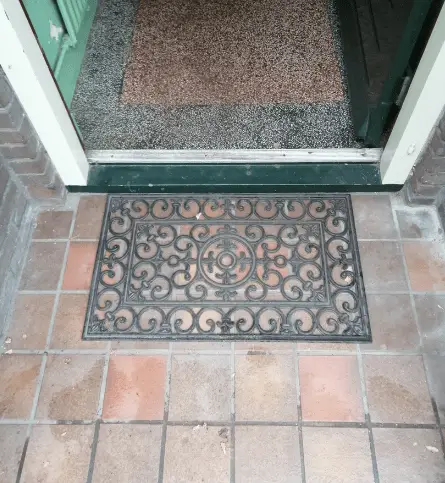 Stoep schoonmaken: houd jij je eigen straatje schoon? 2 Stoep schoonmaken