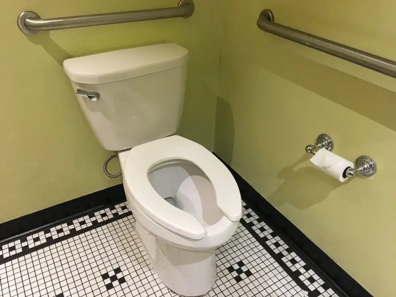 1600px Public Toilet 1 1