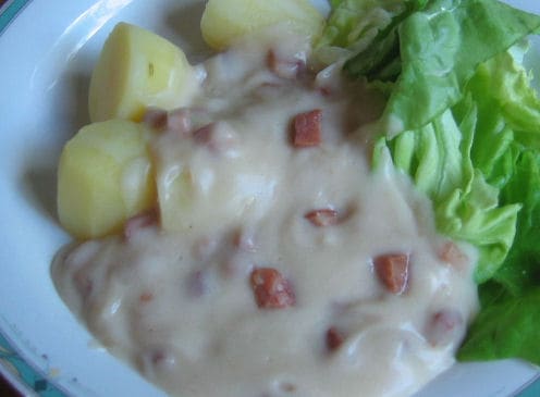 Karnemelksaus met spek: 3 ingrediënten zijn genoeg! 1 Karnemelksaus met spek
