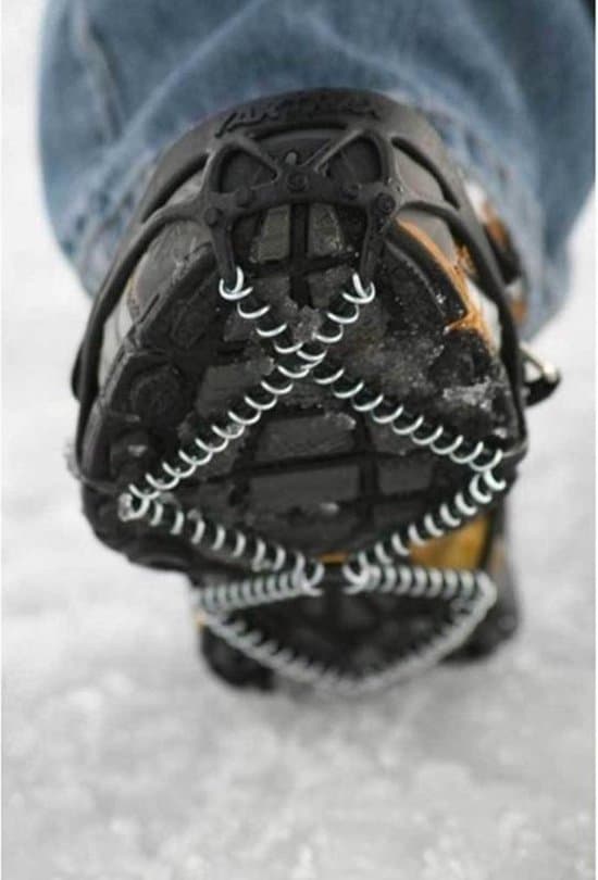 Het is koud: sneeuwketting schoen