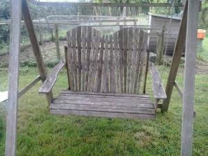 houten schommelbank