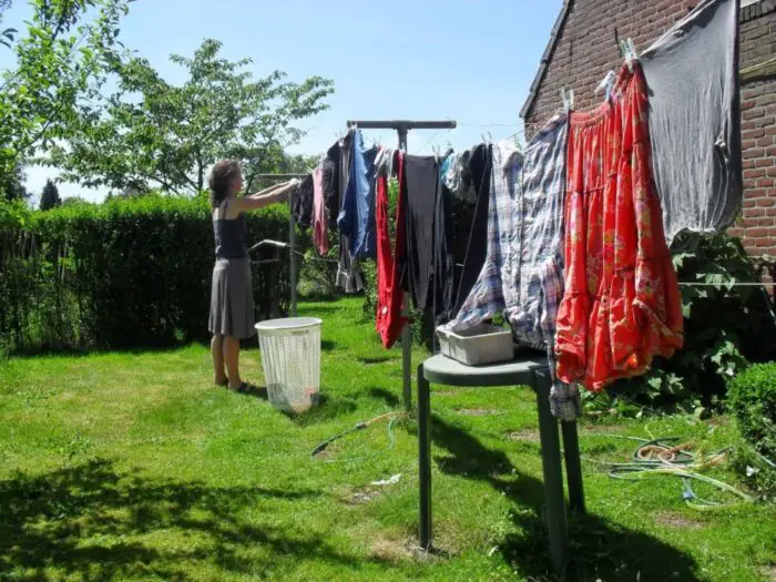 Waslijn buiten, droogrek of droogmolen? 6 was drogen buiten waslijn