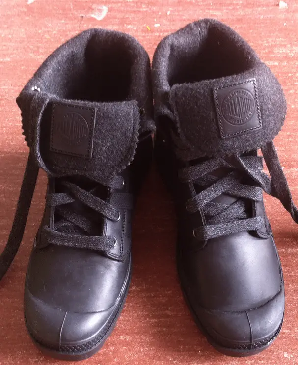 Nieuwe jongensschoenen op de damesafdeling 2 schoenen