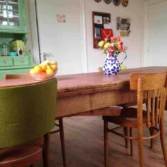 Keukentafel van 2m30 bij 90 cm