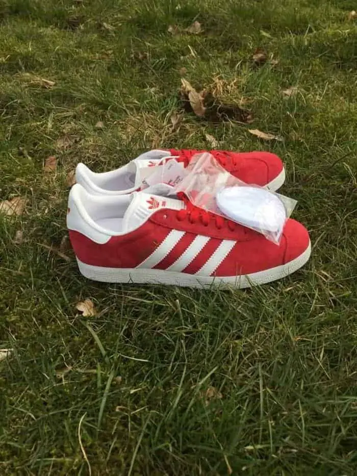 adidas rode sneakers