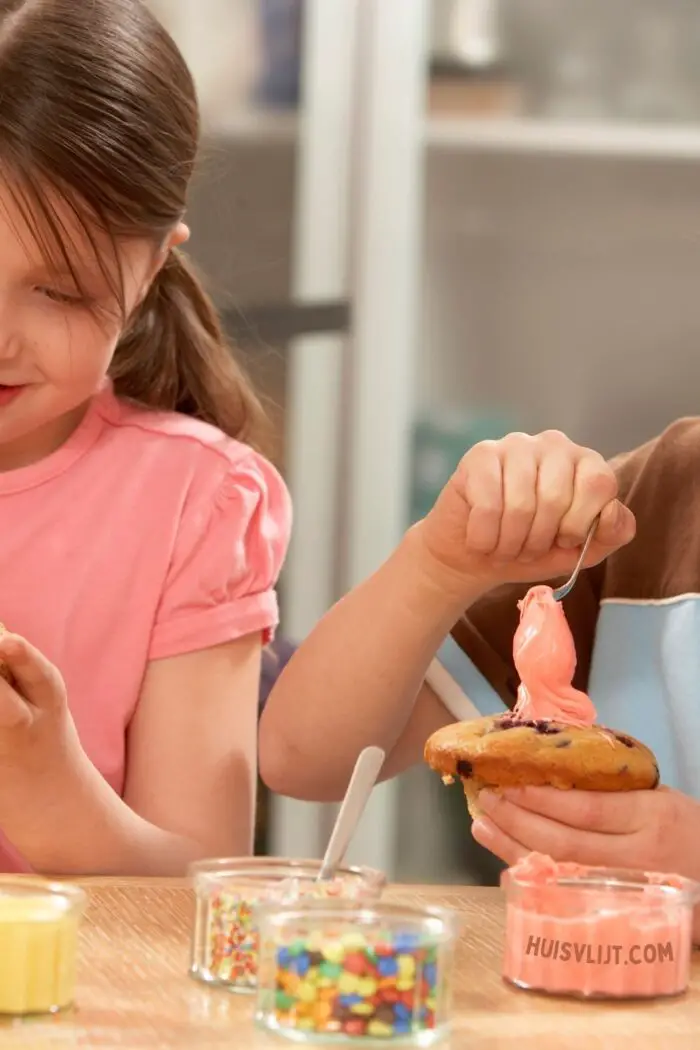 Cake versieren kinderfeestje en flaters en katers 3 kinderfeestje taart versieren