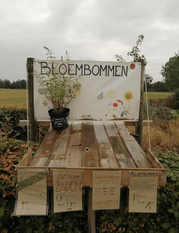 Kraampje met bloembommen : )