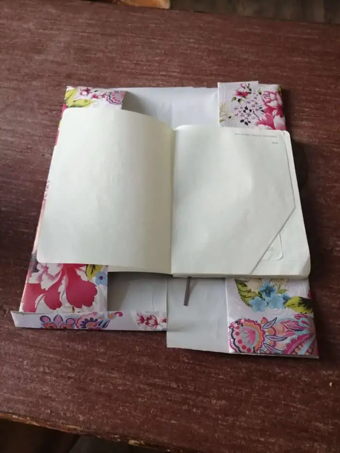 Kaften met cadeaupapier