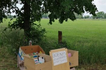 Is ‘t een minibieb? Of een kruiwagen vol boeken?