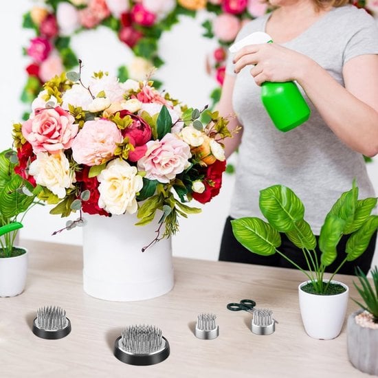 Herfst bloemstukken maken: zo maak je zelf een sfeervol herfststuk 2 kenzan