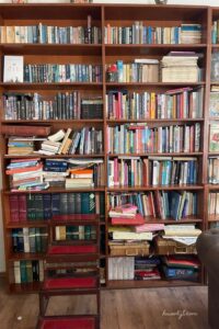 boekenkast opruimen woonkamer