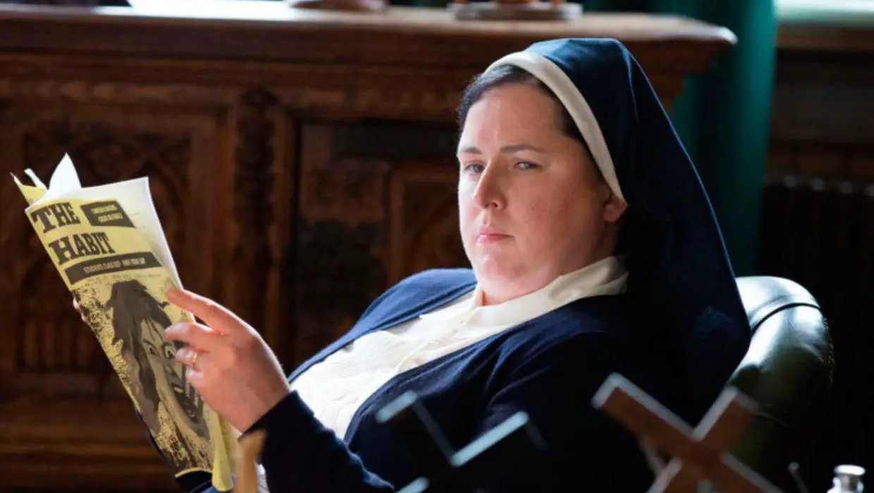 De beste oneliners van Sister Michael uit Derry Girls