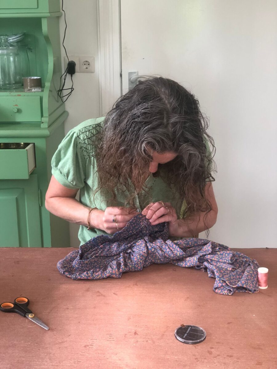 Te wijde rok strakker maken