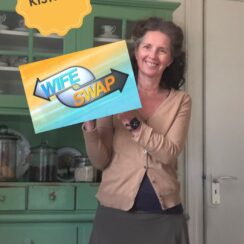 Wife Swap: 2600,- per maand versus 250,- per maand