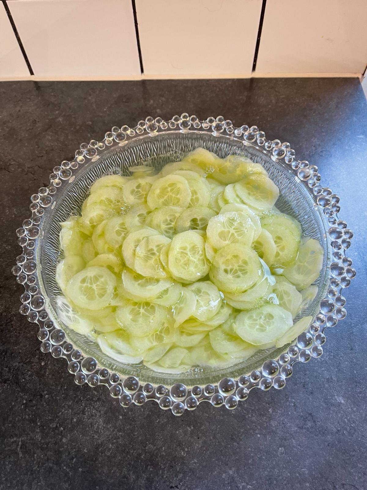 Komkommer dressing met 3 ingrediënten! 2 komkommer dressing