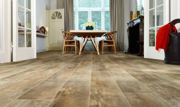 De vloer schoonmaken: welke is het makkelijkst? 6 vloeren onder de loep! 2 pvc vloer schoonmaken