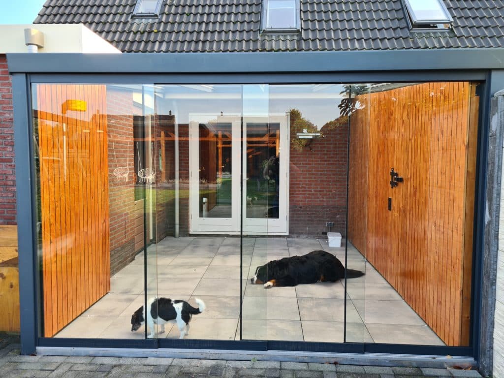 Opzet terrasoverkapping dicht voorkant