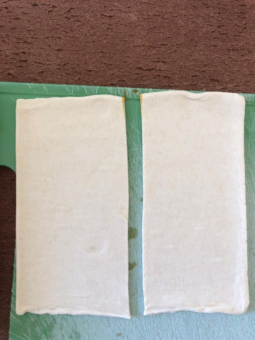 bladerdeeg frikandelbroodje