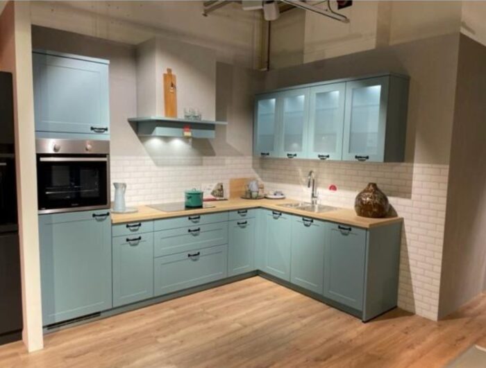 Een showroomkeuken kopen + hoe groot moet een aanrechtblad zijn? 2 showroom keuken kopen