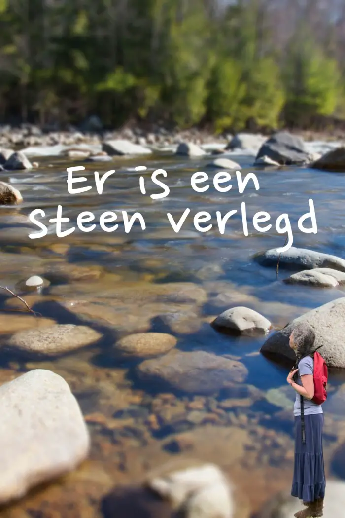 er is een steen verlegd