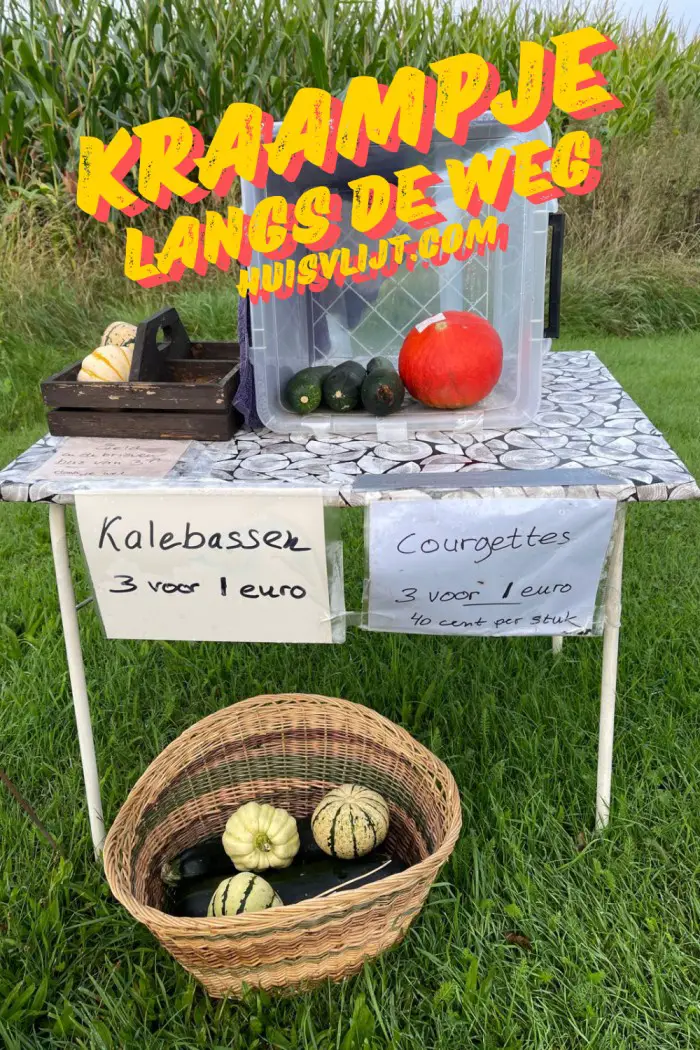 kraampje langs de weg courgette