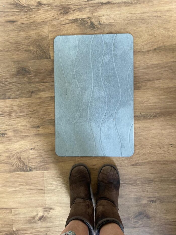 Tussen pijn en gewone dagen: mijn week in korte stukjes 8 grijze badmat