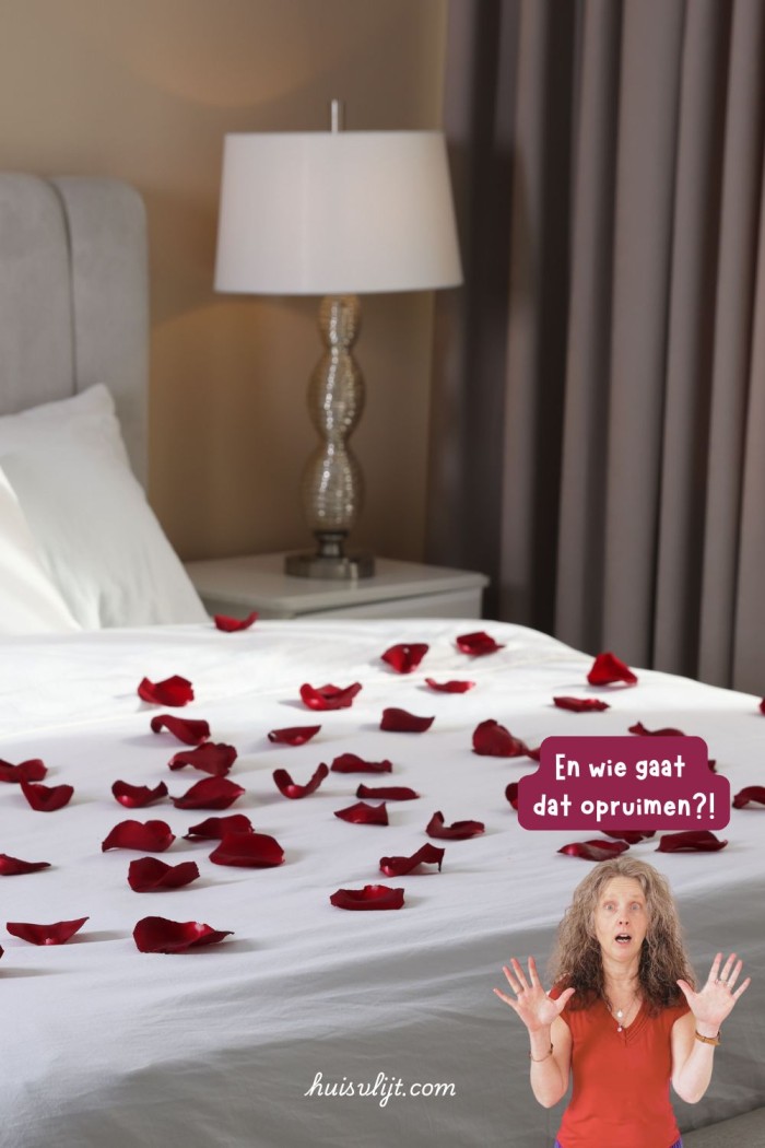 rozenblaadjes op bed