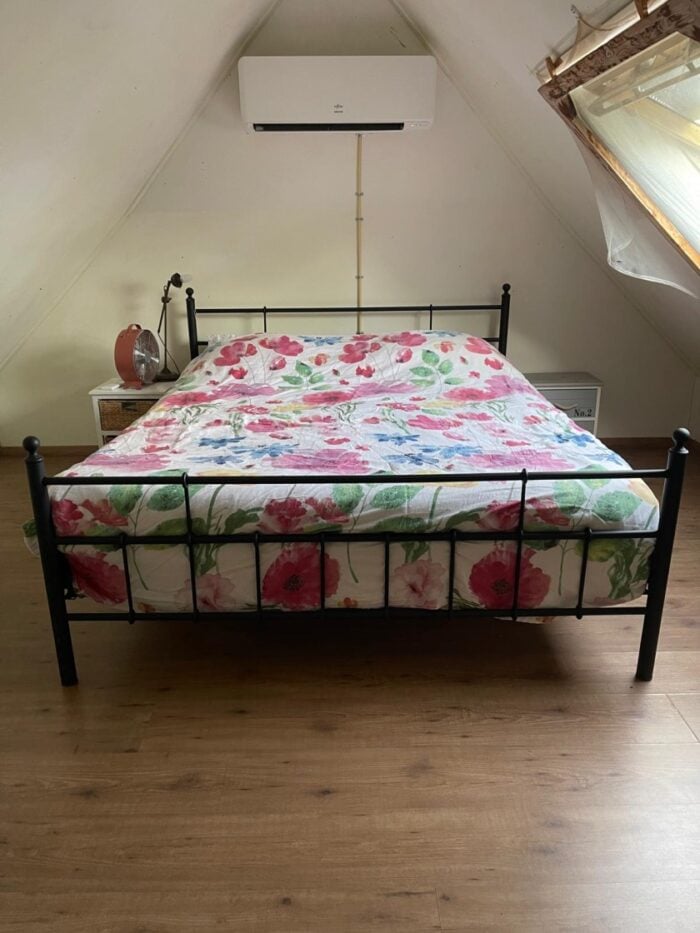 zwart spijlenbed