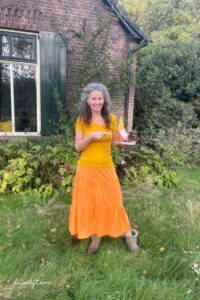 geel met oranje outfit