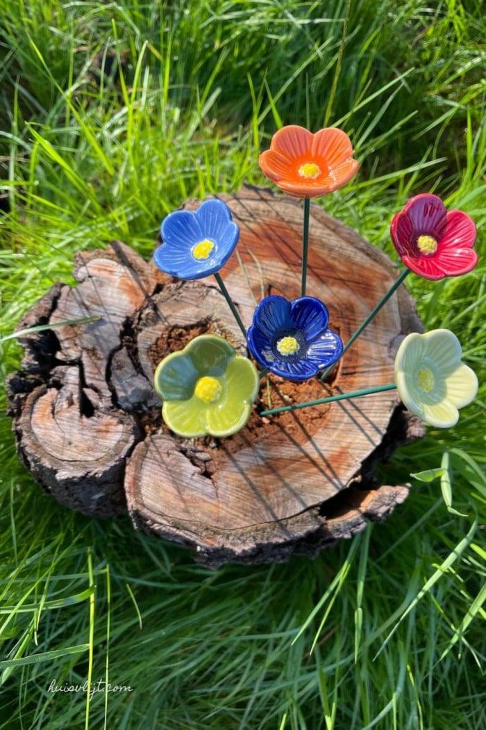 Boomstam decoratie idee: creatief met een stuk boomstam 3 garden vignette idee