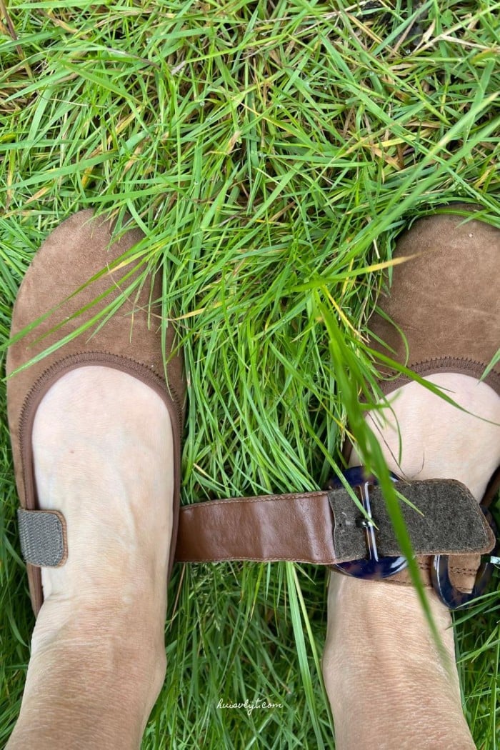Zomer outfit: groene rok met roze top 5 bruine schoenen