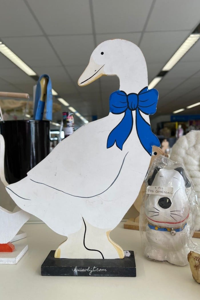 Herinner jij je deze nog? De witte gans met het blauwe strikje! 1 gans met blauw strikje