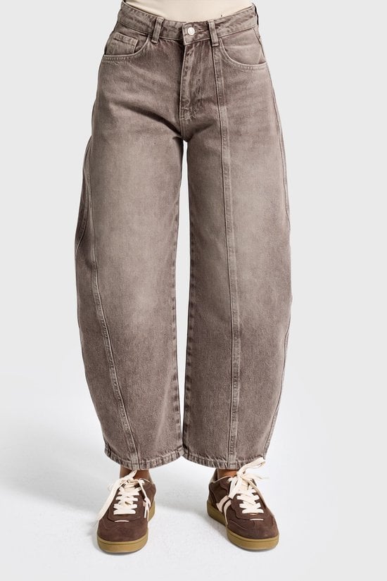 Moet een jurk flatteus zijn? En mag je daar iets van vinden? 2 barrel jeans