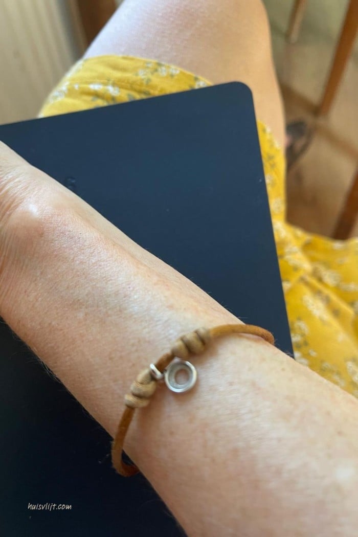 Armbandje met geboortesteen life hack 1 leren armbandje