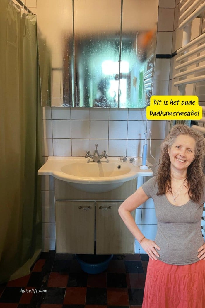 oude badkamer meubel