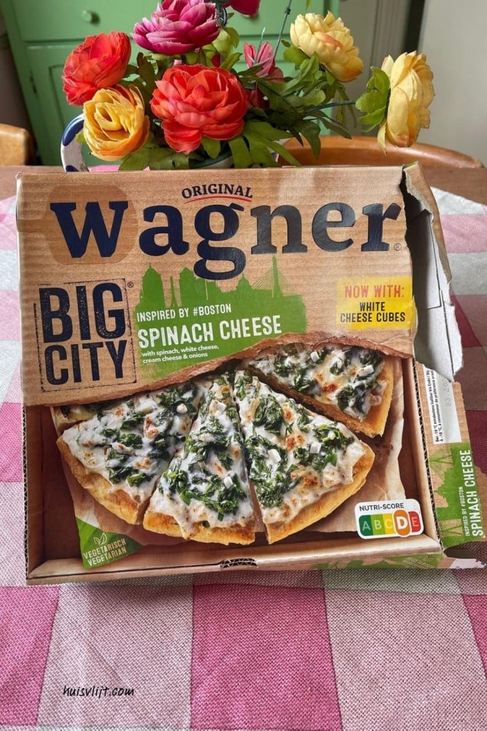 In Duitsland boodschappen doen (dit hebben ze in Nederland niet meer) 2 pizza met spinazie