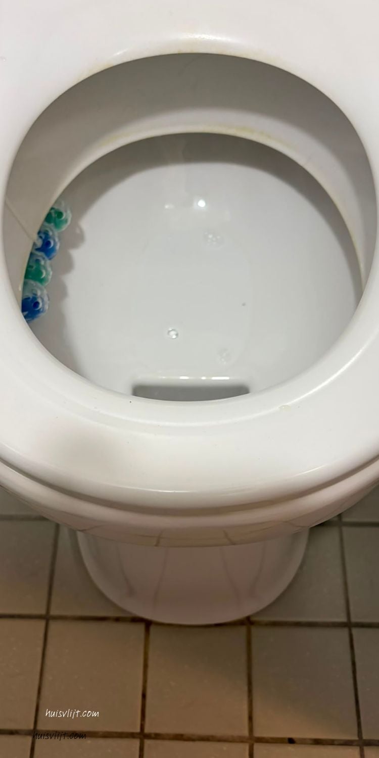 Gele rand in de wc? Zo kreeg mijn zoon 'm eindelijk weg! 4 wc schoonmaken