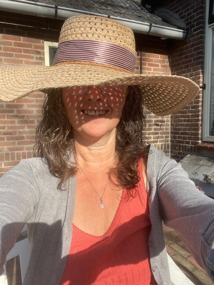 Geen zin om de parasol weer op te zetten? 2 zonnehoed